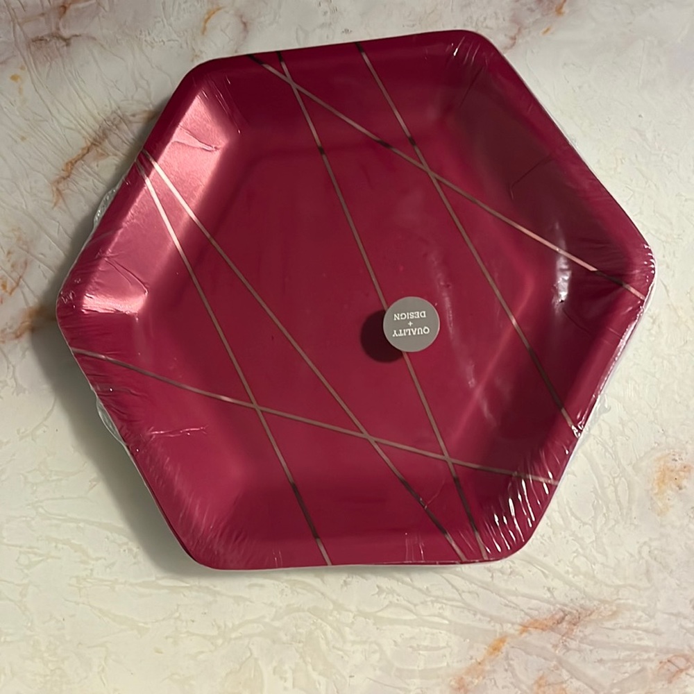 Magenta Disposable Plates (20 Count)